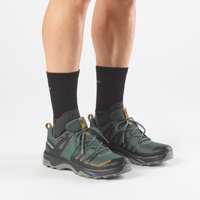 Ein Paar Herren-Wanderschuhe von Salomon in Dunkelgrün. Ein Paar Herren-Wanderschuhe von Salomon in Dunkelgrün.