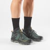 Ein Paar Herren-Wanderschuhe von Salomon in Dunkelgrün.