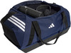Dunkelblaue Adidas Sporttasche mit weißen Streifen und Logo.