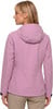 Rückansicht einer Frau in einer rosa Kapuzenjacke und beige Hose.