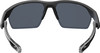 Schwarze Sportsonnenbrille mit dunklen Gläsern und transparenten Bügeln.