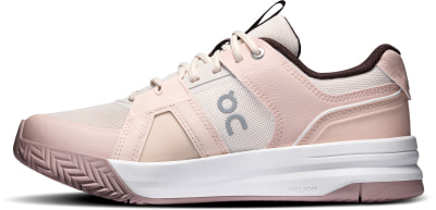 Ein rosafarbener Tennisschuh mit weißer Sohle und grauem Logo.