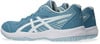 Blaue Tennisschuhe mit weißen Streifen und Sohle, ideal für Hallensportarten.