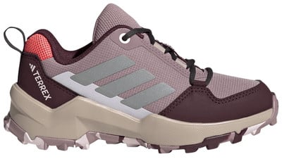 Dámská turistická obuv Adidas Terrex v růžovofialové barvě s béžovou podrážkou.