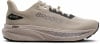 Ein beiger Brooks Ghost Laufschuh mit Gore-Tex-Logo und Ghost-Aufschrift.