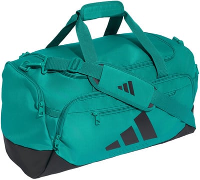 Grüne Adidas Sporttasche mit schwarzem Logo und Gurten. Grüne Adidas Sporttasche mit schwarzem Logo und Gurten.