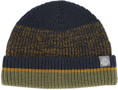 Gestrickte Mütze mit Streifen in Dunkelblau, Gelb und Grün. Gestrickte Mütze mit Streifen in Dunkelblau, Gelb und Grün.