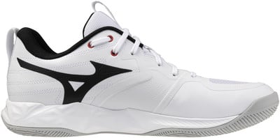 Weißer Mizuno-Volleyballschuh mit schwarzem Logo und roten Akzenten. Weißer Mizuno-Volleyballschuh mit schwarzem Logo und roten Akzenten.