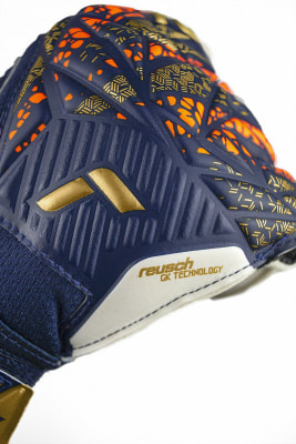 Reusch Attrakt Grip Torwarthandschuhe