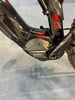 Rahmendetail eines E-Bikes mit sichtbarem Shimano-Motor und CAT-Logo.