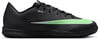 Schwarzer Herren Hallenfußballschuh von Nike mit neongrünem Logo und Nike Skin Schriftzug.