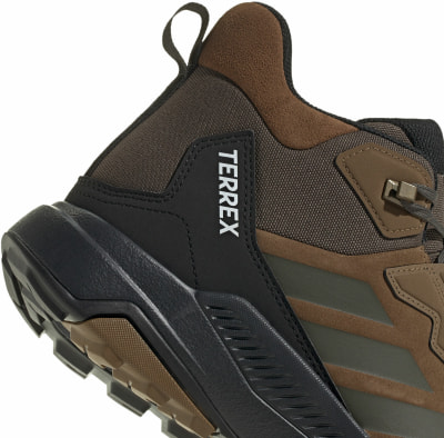 Detail eines Adidas Terrex Wanderschuhs in Braun und Schwarz. Detail eines Adidas Terrex Wanderschuhs in Braun und Schwarz.