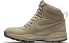 Ein sandfarbener hoher Nike Wanderschuh mit Schnürung und Nike-Logo.