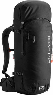 Schwarzer Rucksack Ortovox Peak 32 S mit weißem Logo und Gurten. Schwarzer Rucksack Ortovox Peak 32 S mit weißem Logo und Gurten.