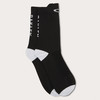 Schwarze Oakley-Socken mit weißem Logo und Bund, mittlere Länge.