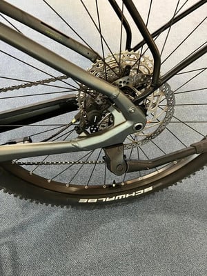 Detail eines Fahrrad-Hinterrads mit Kassette und Kette. Detail eines Fahrrad-Hinterrads mit Kassette und Kette.