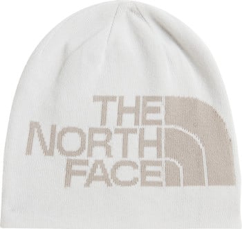 Eine weiße Mütze mit beige The North Face Logo vorne.