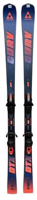 Fischer Fury Skier mit Bindung, dunkelblau mit oranger Schrift. Fischer Fury Skier mit Bindung, dunkelblau mit oranger Schrift.