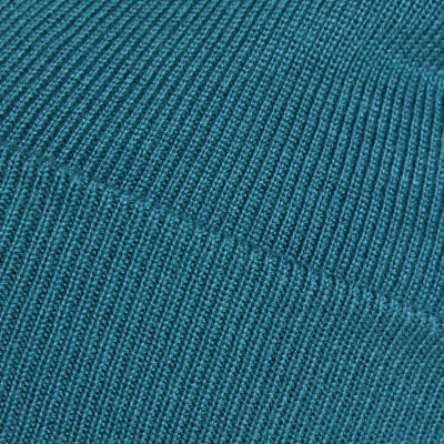 Detail eines Strickmaterials, Streifenmuster, türkisfarbene Farbe. Detail eines Strickmaterials, Streifenmuster, türkisfarbene Farbe.
