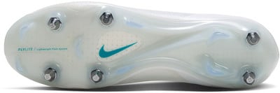 Blick auf die Sohle eines Fußballschuhs mit Stollen und Nike-Logo. Blick auf die Sohle eines Fußballschuhs mit Stollen und Nike-Logo.