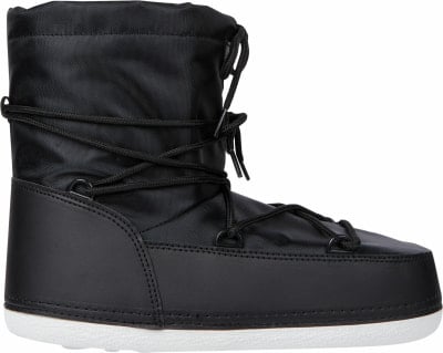 Schwarzer Winterstiefel mit weißer Sohle und Schnürung. Schwarzer Winterstiefel mit weißer Sohle und Schnürung.