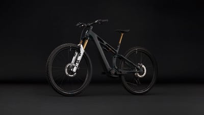 Modernes Mountain-E-Bike mit Federung und Scheibenbremsen.