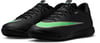 Schwarze Nike-Schuhe mit auffälligem grünen Logo und silberner Umrandung.