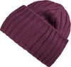 Eine dunkelviolette Rippstrickmütze, von der Seite gezeigt.