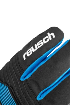 Detail eines Reusch-Handschuhs mit blauen Akzenten und weißem Logo. Detail eines Reusch-Handschuhs mit blauen Akzenten und weißem Logo.