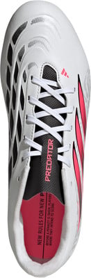 Weißer Fußballschuh mit rosa Details und Predator-Aufschrift.