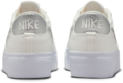 Nike Dám. voïnočasová obuv W Blazer Low Platform veï. US