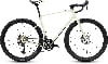 Creme Cube Gravelbike mit schwarzen Rädern und Komponenten.