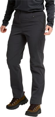 Mann in dunkler Hose und braunen Schuhen mit roten Schnürsenkeln. Mann in dunkler Hose und braunen Schuhen mit roten Schnürsenkeln.