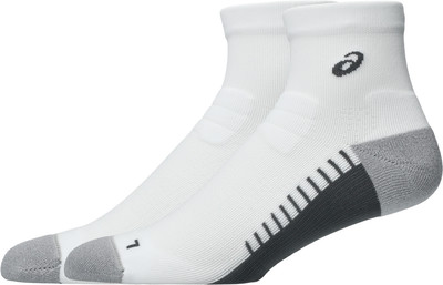 Weiße Knöchelsocken mit grauem Absatz und Asics-Logo. Weiße Knöchelsocken mit grauem Absatz und Asics-Logo.