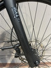 Detail der SR Suntour MX1 Fahrradgabel mit Scheibenbremse.