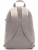 Rückansicht eines rosafarbenen Nike-Rucksacks mit gepolsterten Trägern.