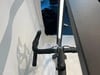 Schwarzer Fahrradlenker mit Lenkerband, Hintergrundbeleuchtung.