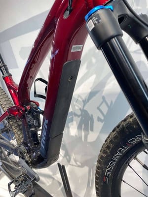 Detail eines Mountainbike-Rahmens mit Dämpfer und Gabel. Detail eines Mountainbike-Rahmens mit Dämpfer und Gabel.