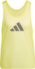 Gelbe Adidas Mesh-Weste mit Drei-Streifen-Logo.