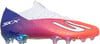 Ein Fußballschuh mit weißer Schnürung und Farbverlauf.