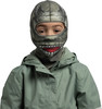 Kind in einer Tiermotivmaske und einer grünen Jacke