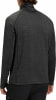 Ein Mann trägt ein dunkles Langarmshirt mit hohem Kragen.