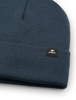 Dunkelblaue Strickmütze mit Eisbär-Logo auf schwarzem Etikett.
