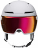 Ein weißer Skihelm mit integriertem rot-orangefarbenem Visier.