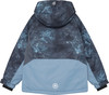 Rückseite einer Kinderjacke mit Bergmuster und Logo.