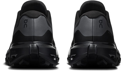 Rückansicht schwarzer Laufschuhe von On mit markanter Sohle.