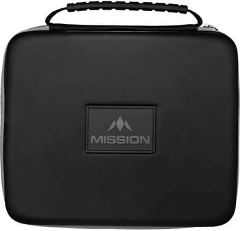 Schwarzer Koffer mit Mission-Logo und Griff oben.