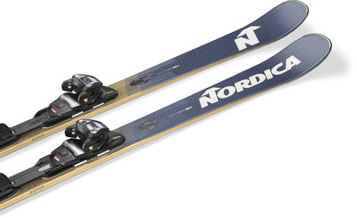 Nordica-Ski mit Bindung auf weißem Hintergrund. Nordica-Ski mit Bindung auf weißem Hintergrund.