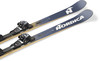 Nordica-Ski mit Bindung auf weißem Hintergrund.