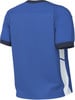 Die Rückseite eines blauen T-Shirts mit dunkelblauem Kragen und weißem Seitenteil.